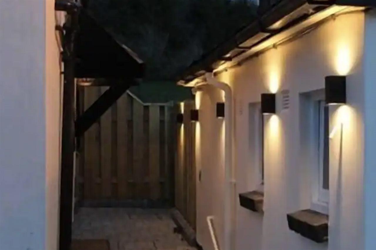 We Three Loggerheads Hotel Gwernymynydd Exterior photo