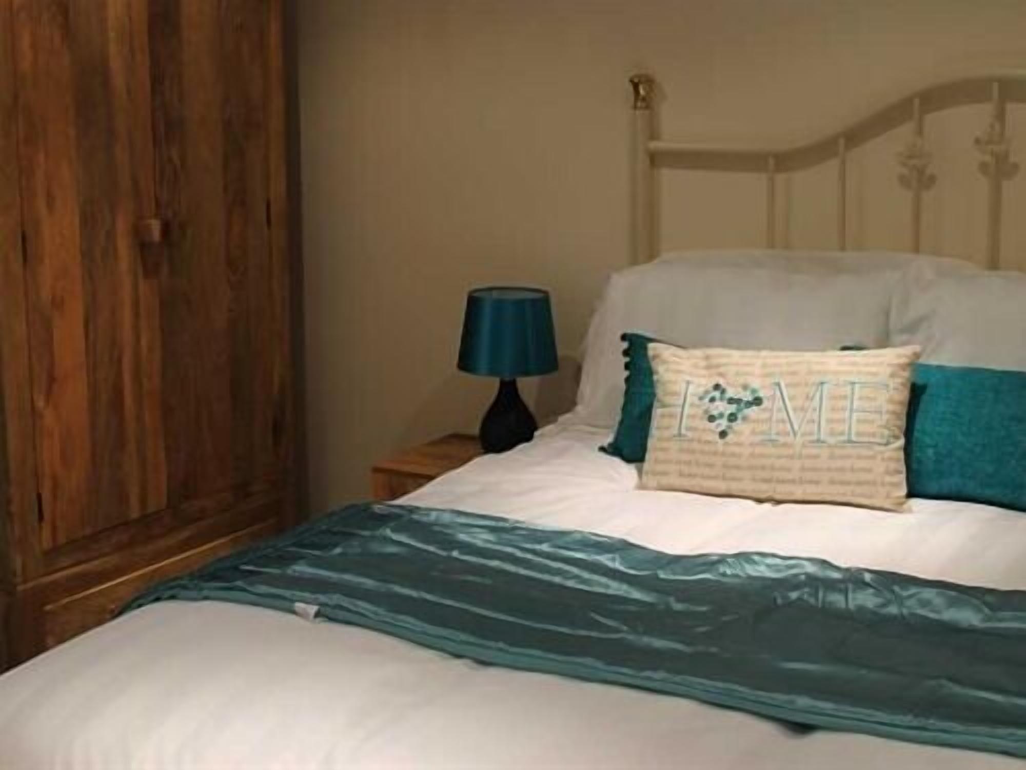 We Three Loggerheads Hotel Gwernymynydd Exterior photo